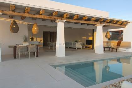 Magnificent newly built villa for sale in Punta Grossa